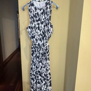 Elegant Navy Blue and White Sleeveless Dress